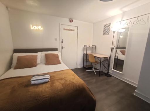 Cosy & Convenient 1 Bed Studio in the Inner-City - Housity