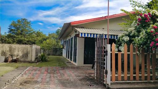 Chalet Ahaz, the place of privacy with outside sitting - Housity