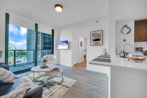Stunning Condo with Ocean View - Downtown Miami - Housity