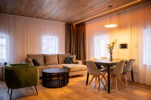 Hillside No. 18 - Housity