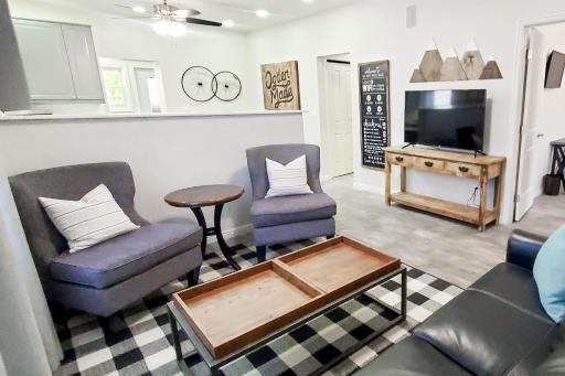 Vacation Home Minutes From Downtown, Great For Families - Housity