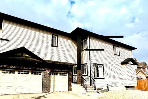 7BDRM Family Friendly 3Car Garage Home Sleeps16 - Housity