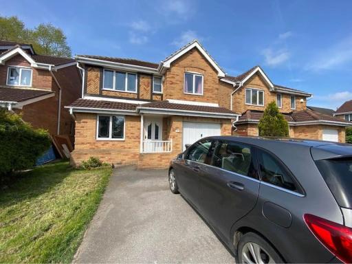 5 Bedroom Detached house w/nice yard& conservatory. 500mb/s WiFi! - Housity