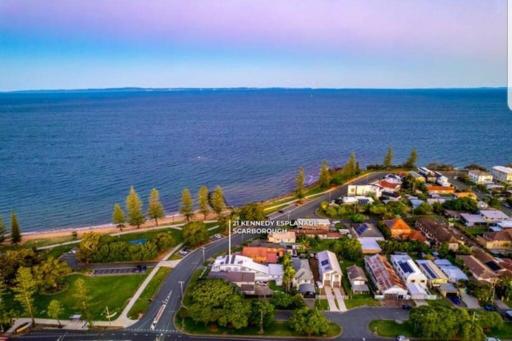 Beachside Beauty- large family home in Scarborough - Housity