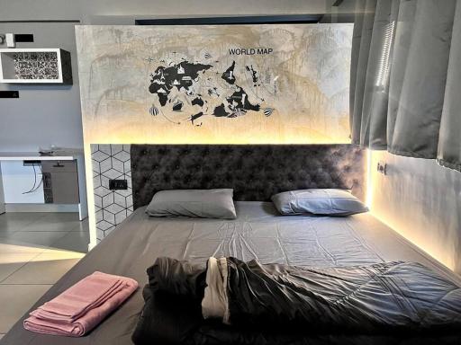 Unique, Private Pent house with Big Balcony. - Housity