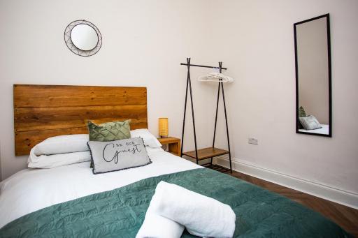 Pine Street Home by #ShortStaysAway - Housity