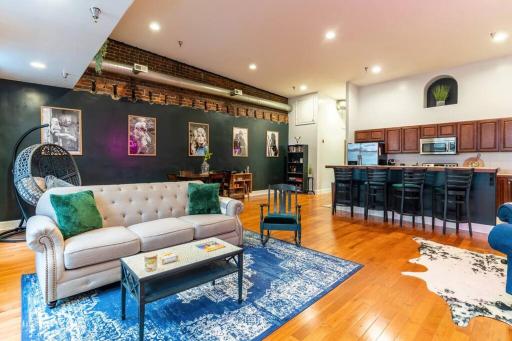 Jolene's Hideout - Housity