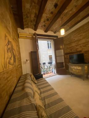 Valencia Home - Housity