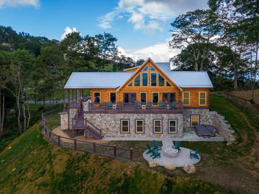 A Mountain Thing at Monteagle - Housity