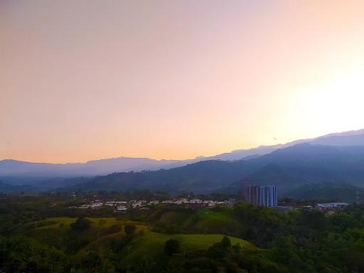 Vista al Mar Verde de Armenia con parqueadero privado - Housity