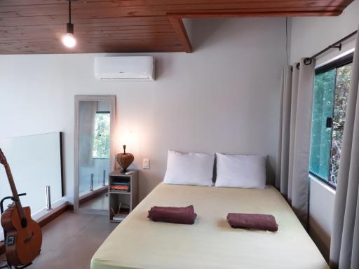 Tiny House com lagoa privada. Refúgio para casais na floresta e perto da Praia do Forte. - Housity