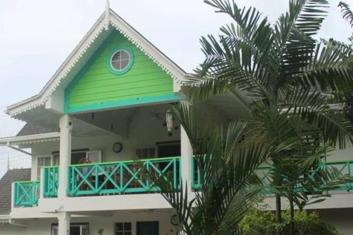 Reefside Villa - Housity