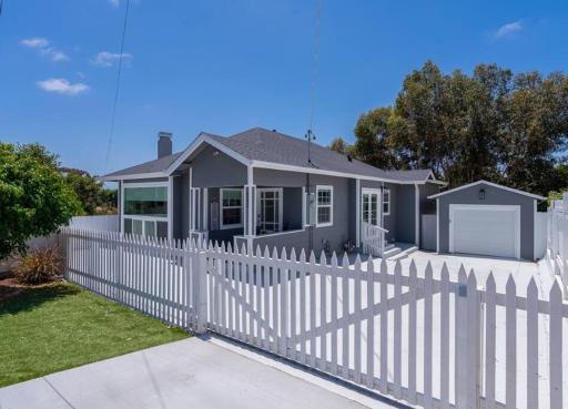 Fabulous New 4BR/3BA House in Mission Hills - Housity