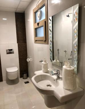 Weekdays Hotel - Housity