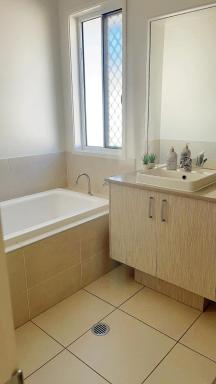 Near helensvale station - Housity