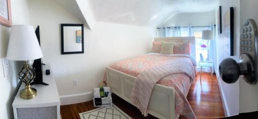 Adorable Cozy Private Room Minutes from Naval Base - Housity
