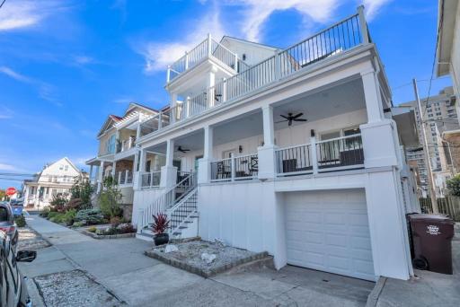 Full House Beach Block Sleeps 26 Ocean views - Housity
