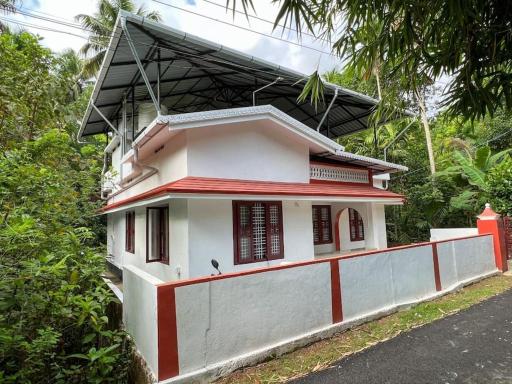 3 bedroom country home with a lush full backyard - Housity