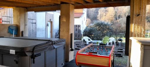 Gîte de charme avec jacuzzi étang babyfoot et rivière - Housity