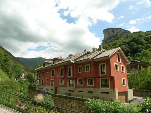 Apartamentos Puente La Molina - Housity