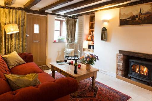 Meddlars a historic cottage on the countryside edge of a vibrant Market Town - Housity