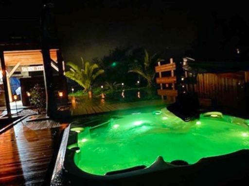 Appartement d'une chambre avec piscine privee jacuzzi et terrasse a Aiguillon - Housity