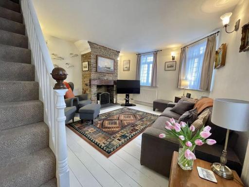 Hoop & Griffin - Housity