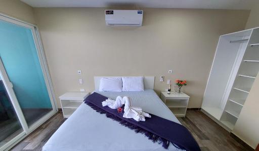 The Lookout Beach Hotel - Housity