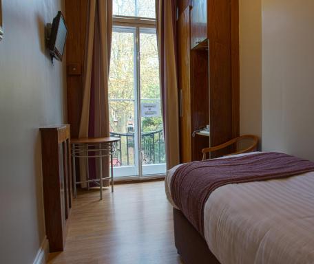 Garden View Hotel - Housity