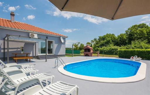 Holiday Home Flora with pool - Housity