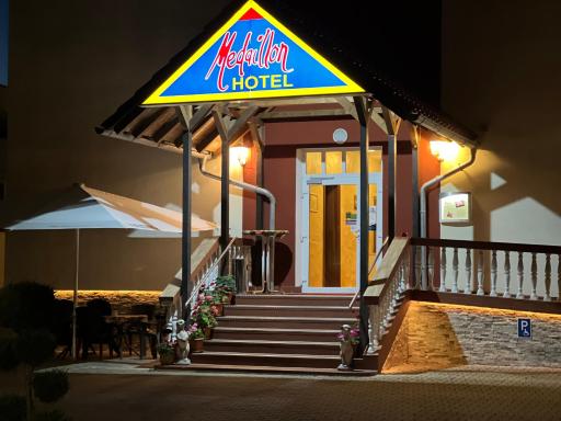 Hotel Medaillon - Housity