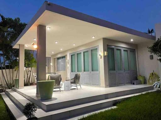 Peaceful, Private and Spacious Beach House w/ Pool - Housity