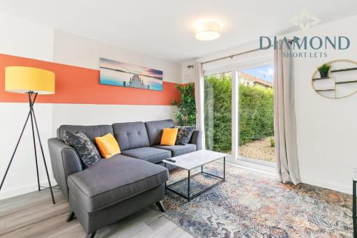 Grangemouth, 3 Bed House, Free Parking, Business or Leisure - Housity