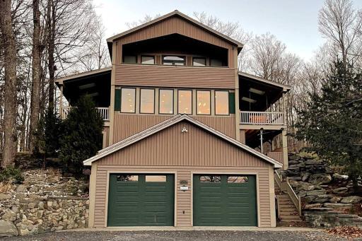 All Decked Out - Newly Renovated Lake House with Amazing Views and Direct Lake Access! - Housity