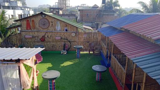 Tridhara HomeStay - Housity