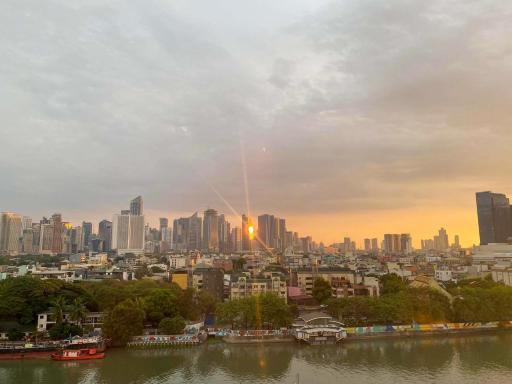 Lovely River and City View in a 2 BR Condo unit - Housity