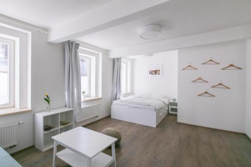 Cozy apartment in quiet courtyard near Charles Bridge - Housity