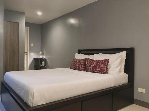 Penthouse , 1BR , Loft , WIFI up to 100mbps , Cozy - Housity