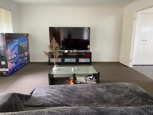 Spacious Room, Private Bathroom, Next To Theme Parks - Housity