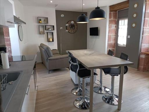 Logement entier Bourg Collonges la Rouge - Housity