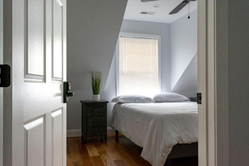 Queen Bed - Boston - RM 2 - Housity