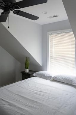 Queen Bed - Boston - RM 3 - Housity
