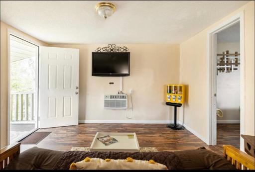Little Piece of the Farm - Housity
