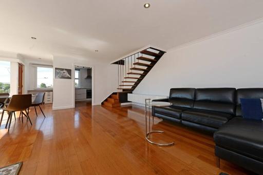 Scenic Sandy Bay Villa close City - Housity