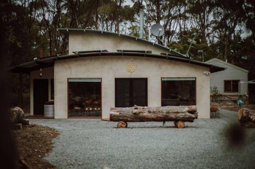 Three Little Pigs Escape - Main House + Cabin - Housity