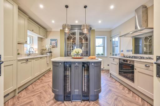 Luxury Townhouse with parking near Bars and Restuarants - Housity