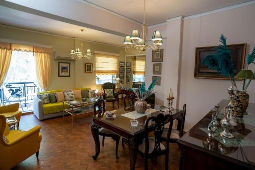 Angela Stylist House - Housity