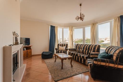 Best Houses 09 - Peniche Steps from The Beach - Housity