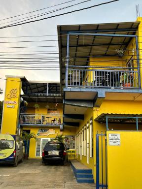 B. Aparts Hotel - Housity