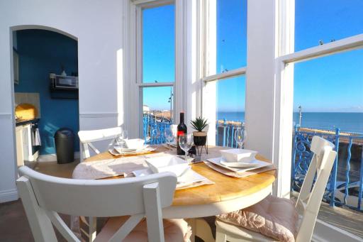 Sea view retreat - Housity